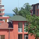 Maverick Отель